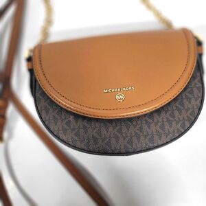 Michael Kors Womens Jet Set Charm Saffiano Leather Crossbody Bag